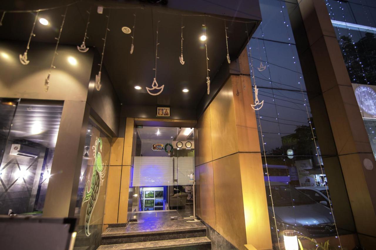 Hotel Monarch Guestline In Midc Rabale, ナビムンバイ エクステリア 写真