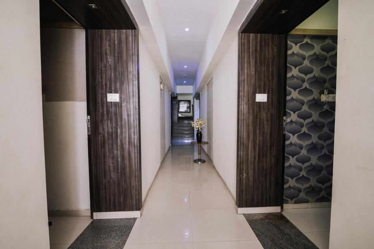 Hotel Monarch Guestline In Midc Rabale, ナビムンバイ エクステリア 写真
