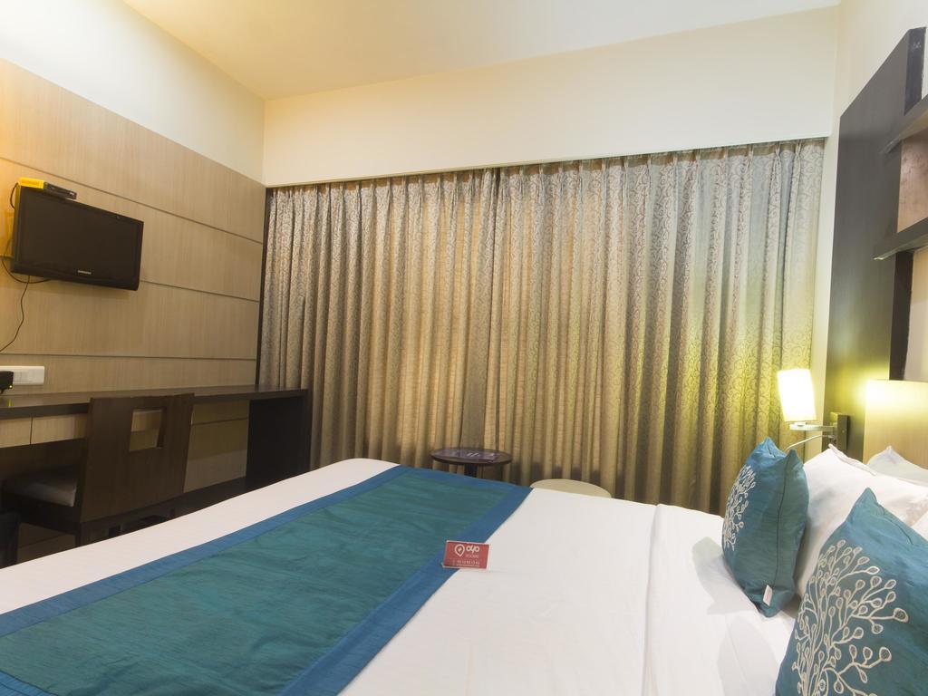Hotel Monarch Guestline In Midc Rabale, ナビムンバイ エクステリア 写真