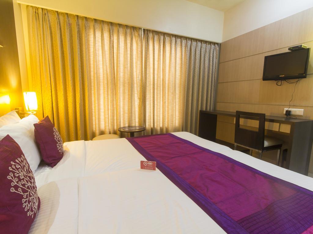 Hotel Monarch Guestline In Midc Rabale, ナビムンバイ エクステリア 写真
