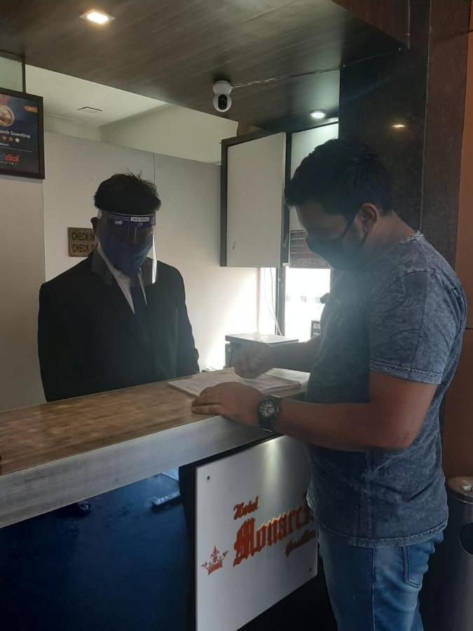 Hotel Monarch Guestline In Midc Rabale, ナビムンバイ エクステリア 写真