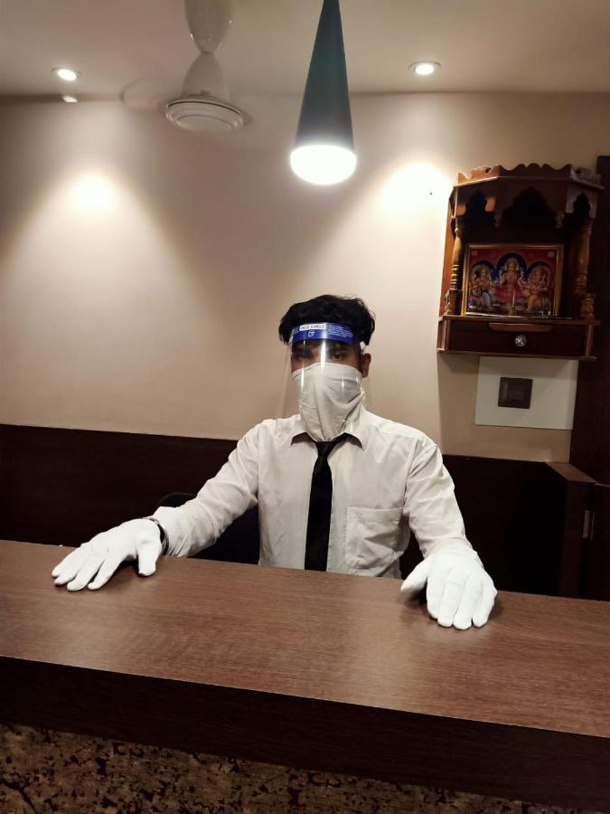 Hotel Monarch Guestline In Midc Rabale, ナビムンバイ エクステリア 写真